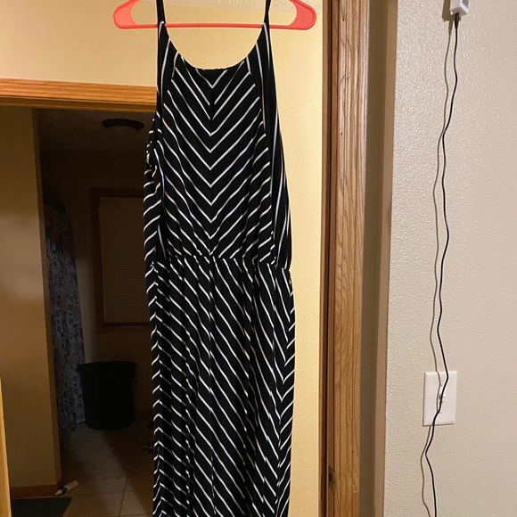 Dresses & Skirts - Maxi dress